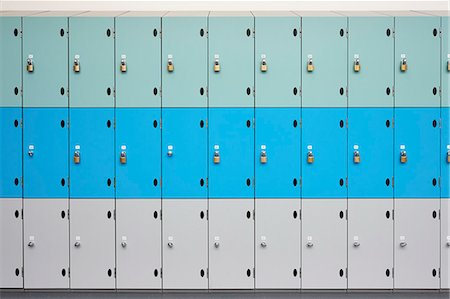 simsearch:632-05604122,k - Rows of school lockers with doors closed Foto de stock - Royalty Free Premium, Número: 649-07280053