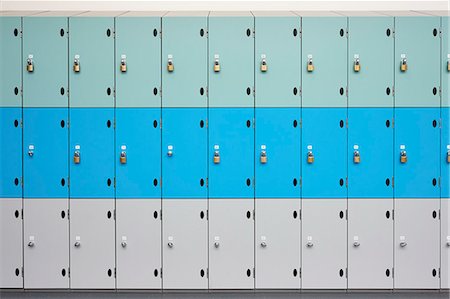 simsearch:632-09039711,k - Rows of school lockers with doors closed Photographie de stock - Premium Libres de Droits, Code: 649-07280053