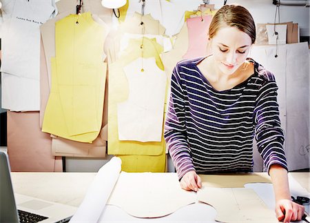 Seamstress working at table Fotografie stock - Premium Royalty-Free, Codice: 649-07280199