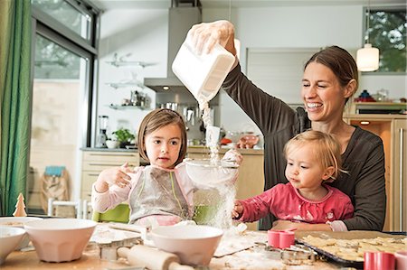 female kitchen aprons - Mother and children baking in kitchen Stock Photo - Premium Royalty-Free, Code: 649-07280362