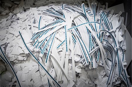 printer - Close up of discarded strips of paper in printing workshop Photographie de stock - Premium Libres de Droits, Code: 649-07280521