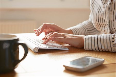 Cropped image of woman typing on wireless keyboard Photographie de stock - Premium Libres de Droits, Code: 649-07280722