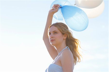 simsearch:649-07280791,k - Portrait of young woman holding up balloons Photographie de stock - Premium Libres de Droits, Code: 649-07280785