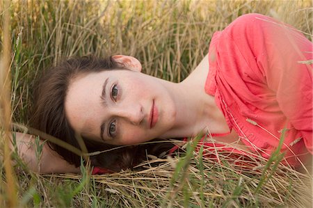 simsearch:649-07280791,k - Portrait of young woman lying on grass Photographie de stock - Premium Libres de Droits, Code: 649-07280788