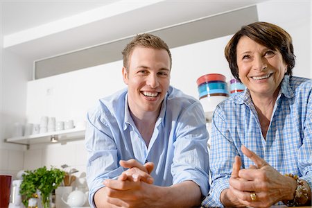 simsearch:649-07280946,k - Portrait of youthful grandmother with grandson in kitchen Foto de stock - Royalty Free Premium, Número: 649-07280946