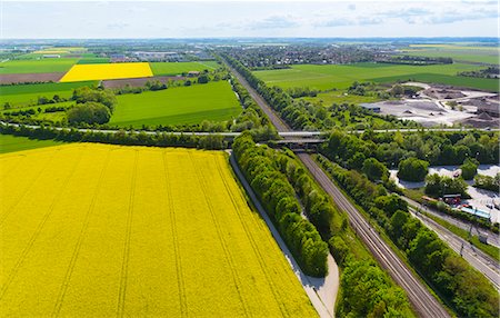 simsearch:649-07281002,k - View of roads and oil seed rape fields, Munich, Bavaria, Germany Foto de stock - Sin royalties Premium, Código: 649-07280985