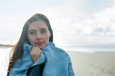 simsearch:649-07281026,k - Young woman wrapped in blanket Stock Photo - Premium Royalty-Free, Code: 649-07281014