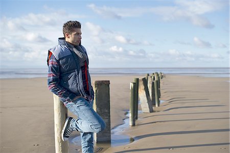 simsearch:649-07281037,k - Young man leaning on groyne, Brean Sands, Somerset, England Stock Photo - Premium Royalty-Free, Code: 649-07281012