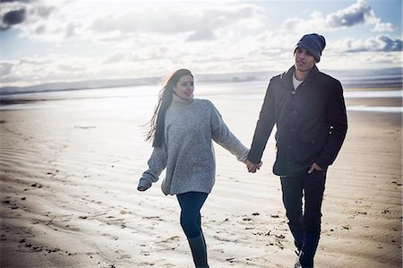somerset - Young couple holding hands, Brean Sands, Somerset, England Foto de stock - Sin royalties Premium, Código: 649-07281044