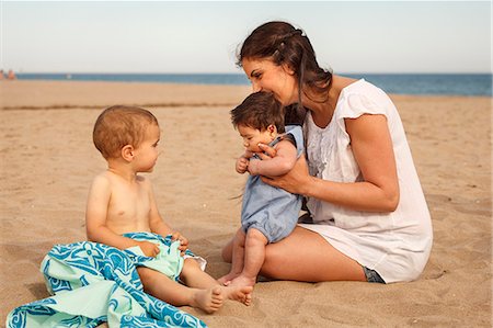 summer baby holiday - Mother and babies sitting on beach Stock Photo - Premium Royalty-Free, Code: 649-07436396