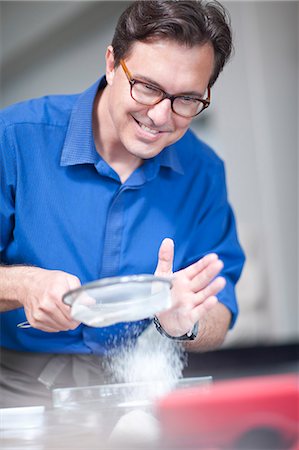 pictures of man baking - Mature man baking Stock Photo - Premium Royalty-Free, Code: 649-07436541