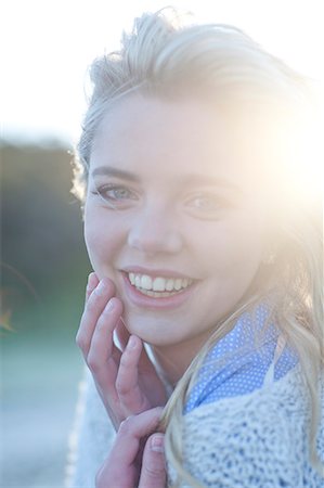 Portrait of young woman huddled up in blanket Stock Photo - Premium Royalty-Free, Code: 649-07436564