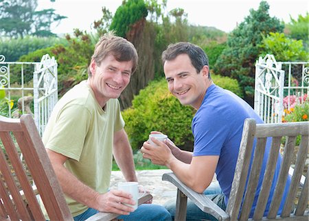 simsearch:400-05676627,k - Two male adult friends relaxing in garden Stock Photo - Premium Royalty-Free, Code: 649-07436714