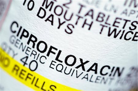 Ciprofloxacin pill bottle Photographie de stock - Premium Libres de Droits, Code: 649-07436763