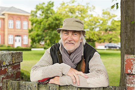 people at a mansion - Portrait of senior man wearing hat Stock Photo - Premium Royalty-Free, Code: 649-07436823