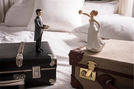 Wedding figurines on separate suitcases Stock Photo - Premium Royalty-Free, Code: 649-07437016