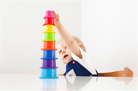 success child - Little boy playing with stacking cups Stock Photo - Premium Royalty-Free, Code: 649-07437087