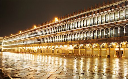 reflektion - Night time view of St Marks square, Venice, Italy Photographie de stock - Premium Libres de Droits, Code: 649-07437196