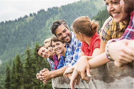 Group of friends leaning on wooden fence, Tirol, Austria Stockbilder - Premium RF Lizenzfrei, Bildnummer: 649-07437307