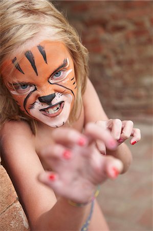 pintura facial - Girl with face painting imitating tiger Foto de stock - Sin royalties Premium, Código: 649-07437357