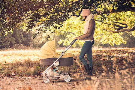 simsearch:649-07437491,k - Mother walking baby in pram in forest Photographie de stock - Premium Libres de Droits, Code: 649-07437490