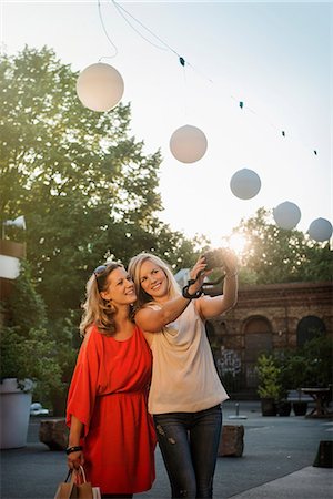 street photography - Two women taking self portrait, Berlin, Germany Stock Photo - Premium Royalty-Free, Code: 649-07437507