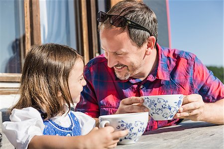 Close up portrait of father and daughter outside chalet, Tyrol, Austria Photographie de stock - Premium Libres de Droits, Code: 649-07437535