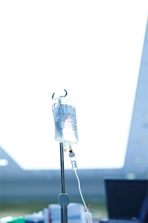 Still life of intravenous drip in hospital Photographie de stock - Premium Libres de Droits, Code: 649-07437683