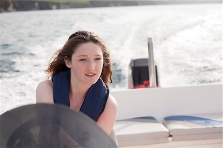 Teenager driving speedboat Fotografie stock - Premium Royalty-Free, Codice: 649-07437837