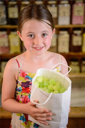 Girl holding bag of confectionery Stockbilder - Premium RF Lizenzfrei, Bildnummer: 649-07438040