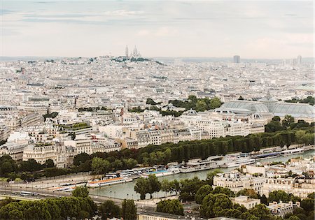 stadtszene - View from top of Eiffel Tower, Paris, France towards Monmatre and Sacre Coeur Stockbilder - Premium RF Lizenzfrei, Bildnummer: 649-07438105