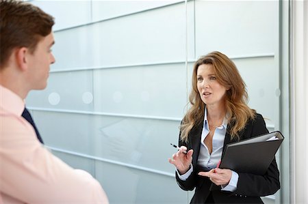 female office worker - Business colleagues in discussion Photographie de stock - Premium Libres de Droits, Code: 649-07520068