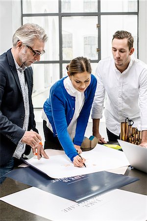 Business people in discussion at office Foto de stock - Sin royalties Premium, Código: 649-07520116