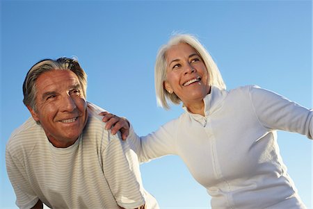 Portrait of happy couple outdoors Foto de stock - Sin royalties Premium, Código: 649-07520131