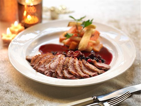 food gourmet - Pan fried duck breast with a fruit sauce and seasonal vegetables amongst festive decorations Stock Photo - Premium Royalty-Free, Code: 649-07520374