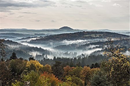 fall over - View of forests and morning mist, Baden-Wuerttemberg, Germany Photographie de stock - Premium Libres de Droits, Code: 649-07520479