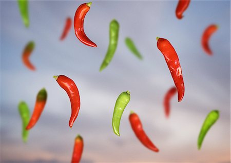 Composite still life of floating red and green chillies Photographie de stock - Premium Libres de Droits, Code: 649-07520541