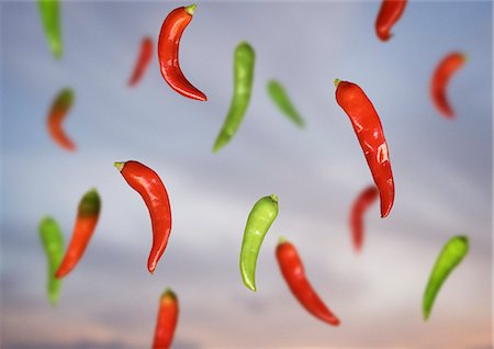 simsearch:614-02242302,k - Composite still life of floating red and green chillies Foto de stock - Sin royalties Premium, Código: 649-07520541