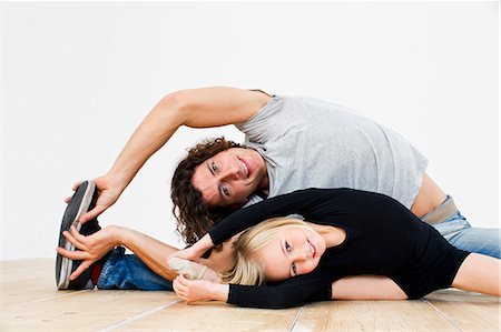 futuros padres - Studio shot of father and ballerina daughter doing splits Photographie de stock - Premium Libres de Droits, Code: 649-07520621