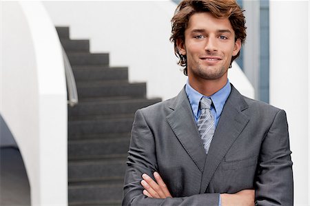 Portrait of businessman in office atrium Stockbilder - Premium RF Lizenzfrei, Bildnummer: 649-07520781