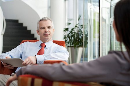entrevista - Businessman holding interview in office Foto de stock - Sin royalties Premium, Código: 649-07520812