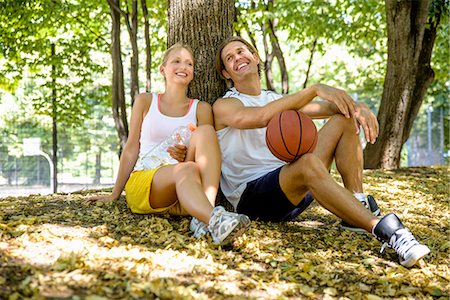 simsearch:649-07520889,k - Basketball couple taking a break in park Fotografie stock - Premium Royalty-Free, Codice: 649-07520884