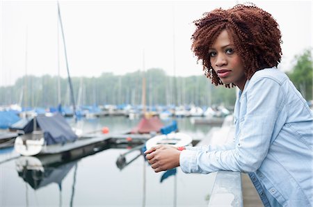 Portrait of young woman in marina Stockbilder - Premium RF Lizenzfrei, Bildnummer: 649-07520955