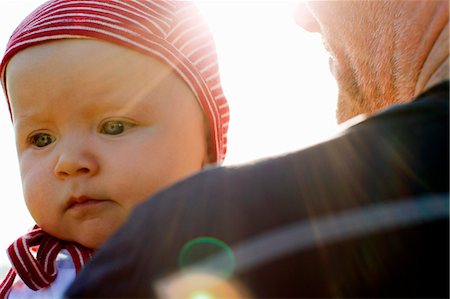 protection (protection against dangerous situations, substances or products) - Father with baby daughter close-up Foto de stock - Sin royalties Premium, Código: 649-07520977