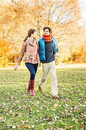 simsearch:649-07521104,k - Couple walking in park Stock Photo - Premium Royalty-Free, Code: 649-07521109
