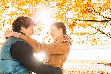simsearch:649-07521104,k - Couple hugging by tree in sunlight Stock Photo - Premium Royalty-Free, Code: 649-07521113