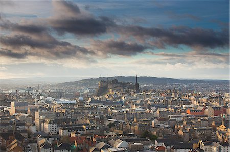 paysage urbain - View of Edinburgh Castle from Salisbury Crags Photographie de stock - Premium Libres de Droits, Code: 649-07560526