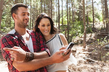 simsearch:649-07437577,k - Young couple in forest, man pointing Photographie de stock - Premium Libres de Droits, Code: 649-07585154