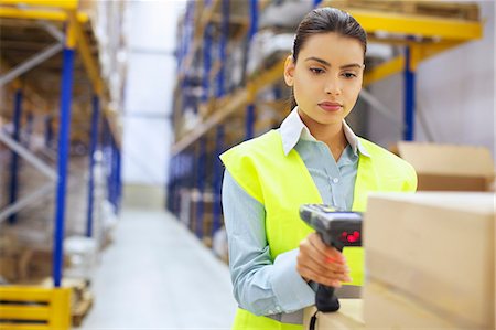 Young woman with barcode reader in distribution warehouse Photographie de stock - Premium Libres de Droits, Code: 649-07585258