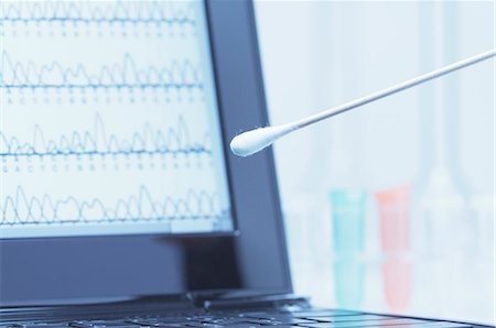 probar (examen) - Cotton swab with saliva in front of a laptop screen that displays results of automated DNA sequencing Foto de stock - Sin royalties Premium, Código: 649-07585347
